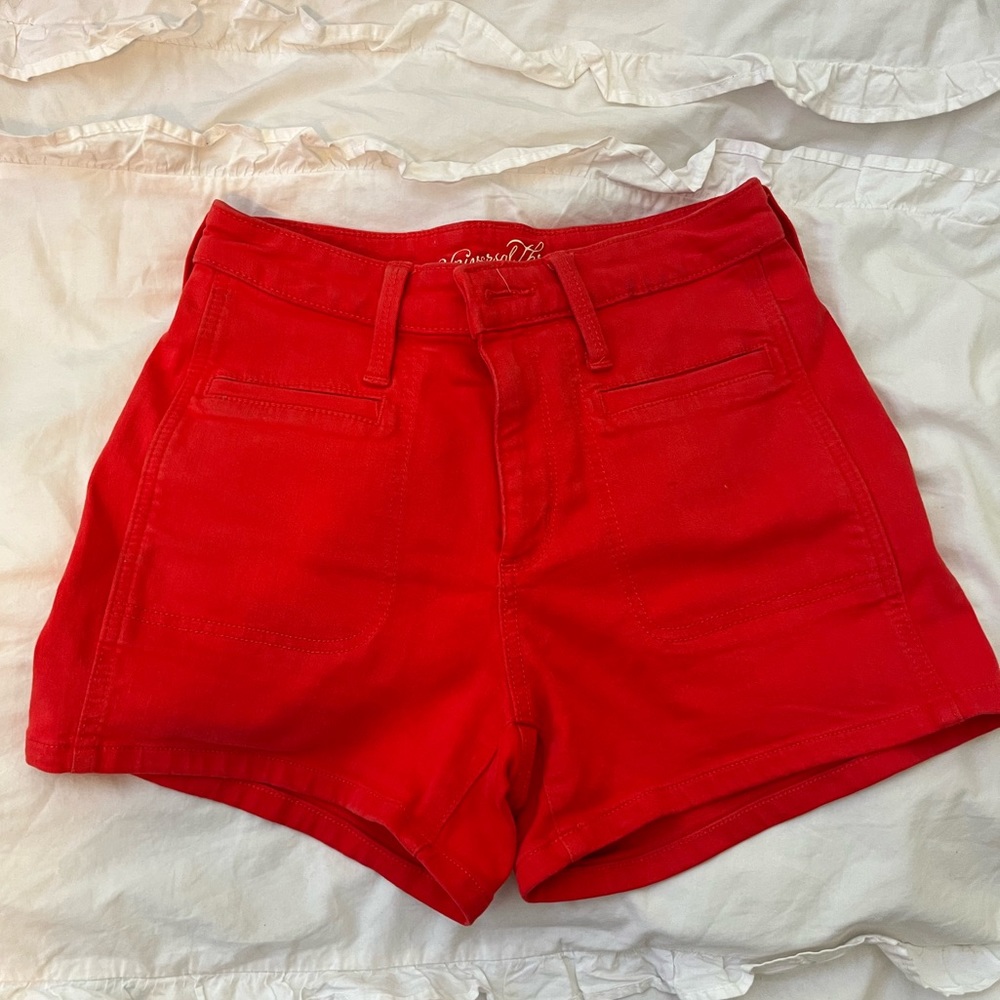 Red high waisted shorts❣️